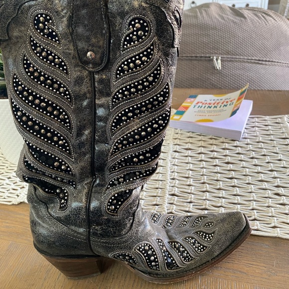 Corral Shoes - Corral women’s black studded boot